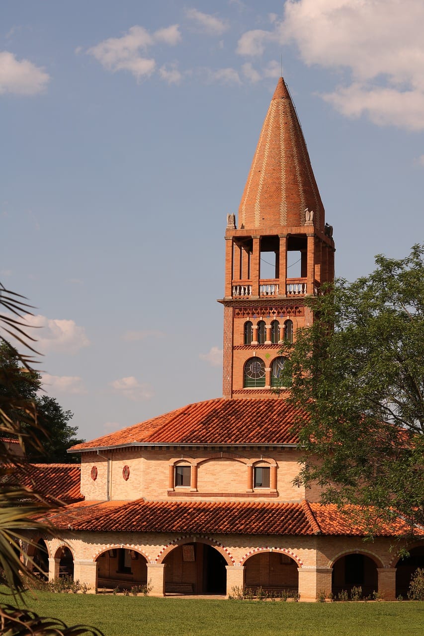 Indonezyjska moda – batiki, sarongi i lokalne marki