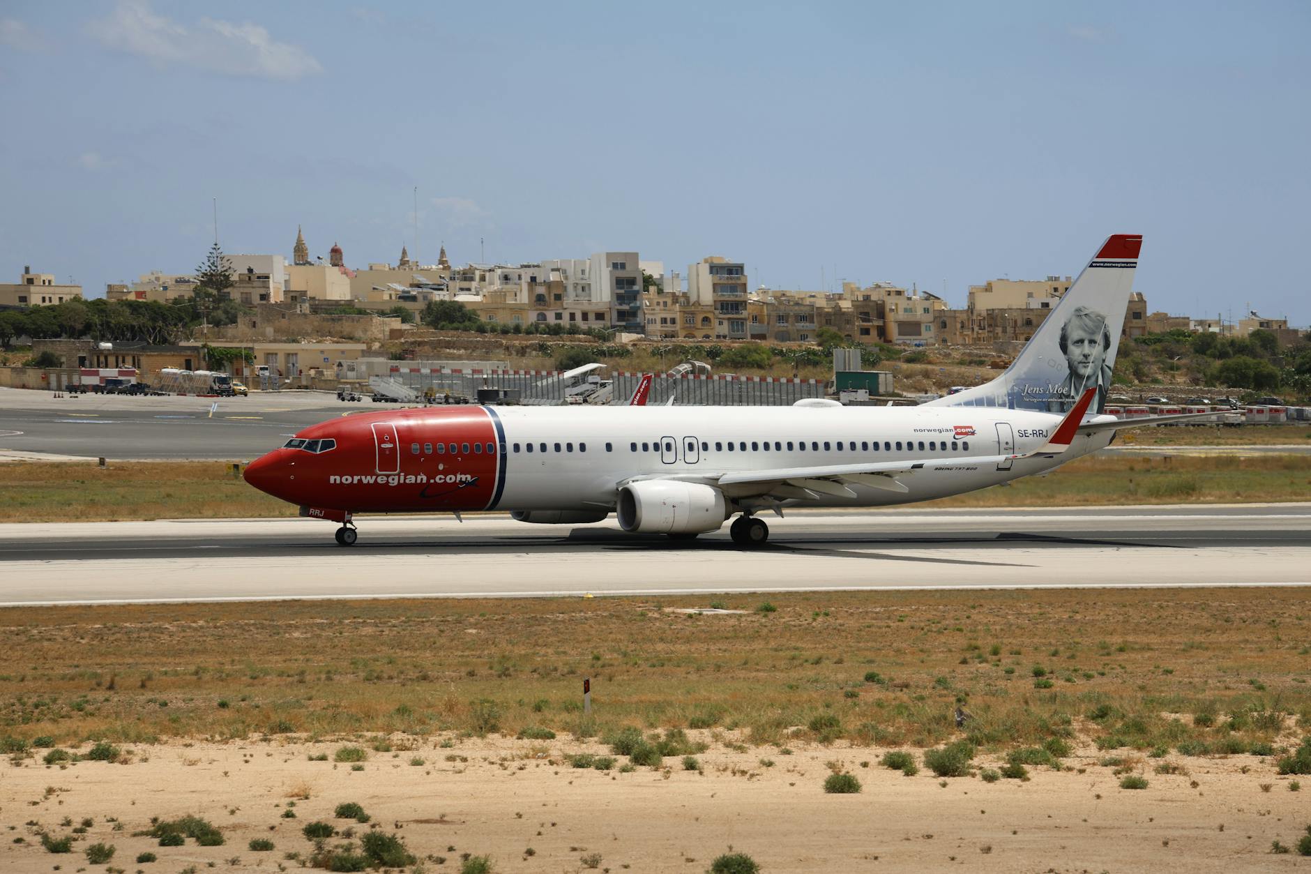 Samolot Norwegian na pasie startowym przed lotem z Punta Cana