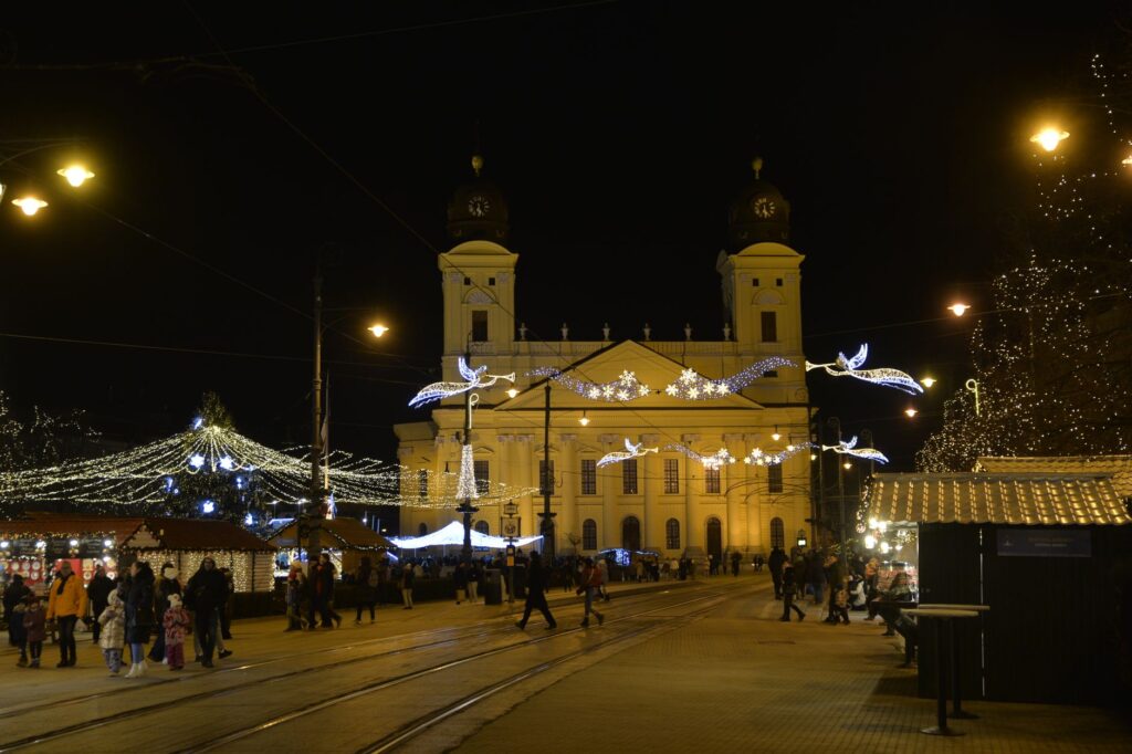 Jarmarki bożonarodzeniowe w Budapeszcie: daty, lokalizacje, ceny potraw i praktyczne wskazówki